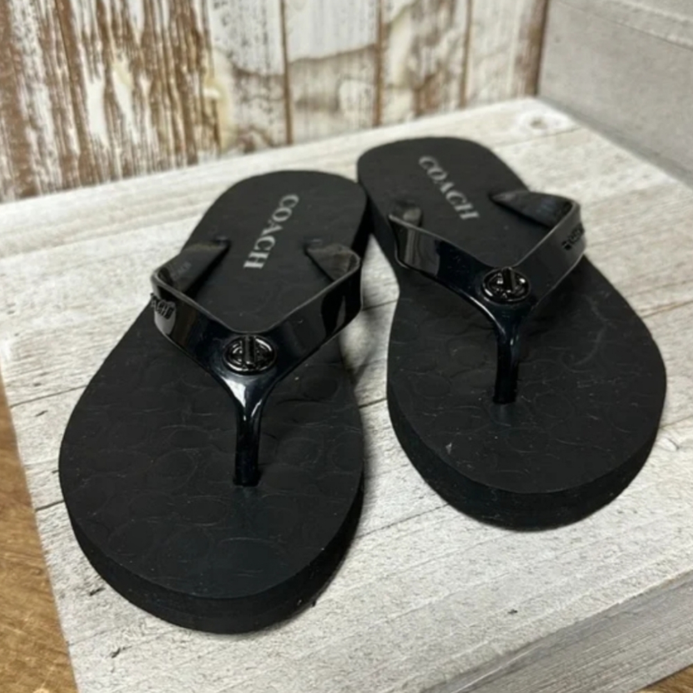 Coach Abbigail Black Sandals with Textured Design. Size: 9/10.